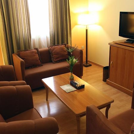 Hotel Le Royal Express Salmiya Esterno foto