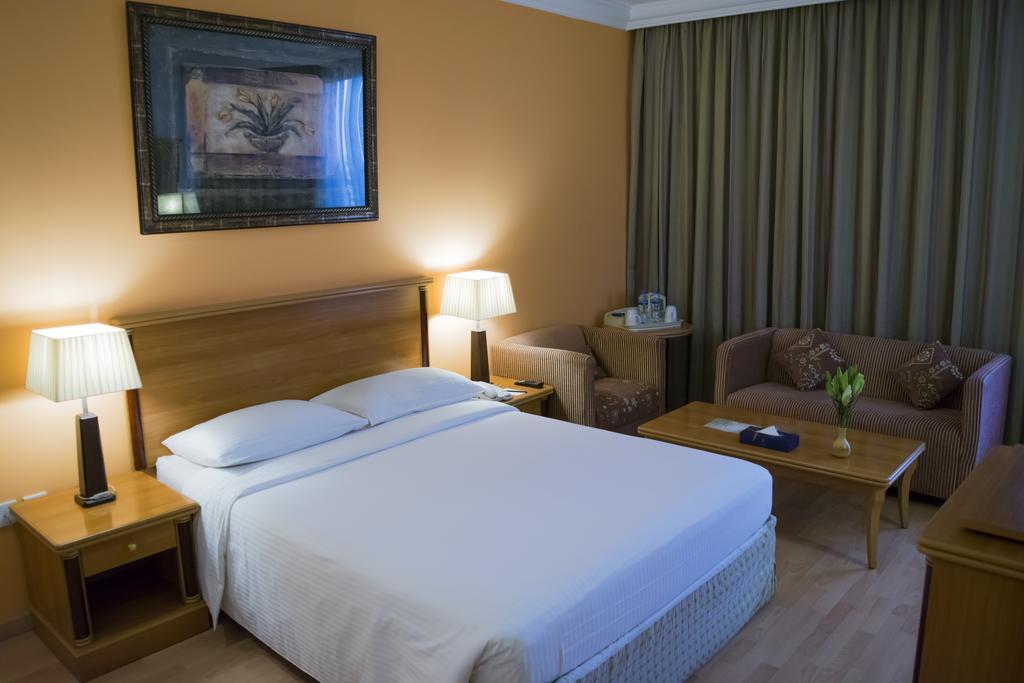 Hotel Le Royal Express Salmiya Esterno foto