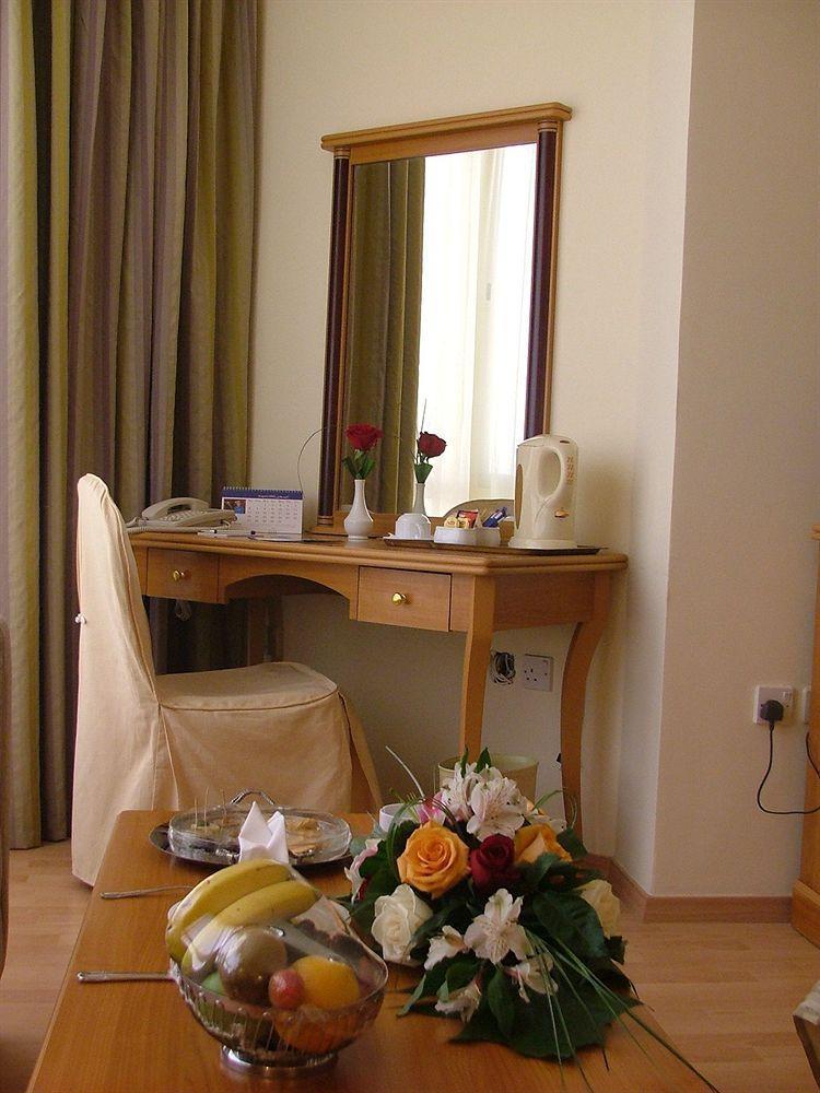 Hotel Le Royal Express Salmiya Esterno foto