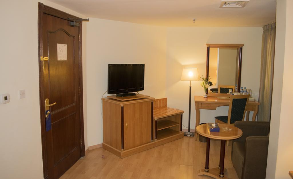 Hotel Le Royal Express Salmiya Esterno foto