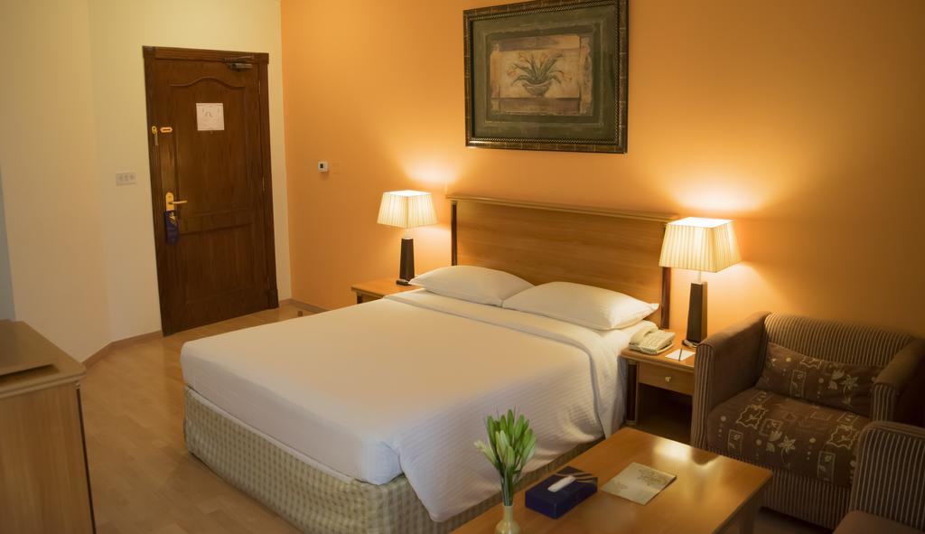 Hotel Le Royal Express Salmiya Esterno foto