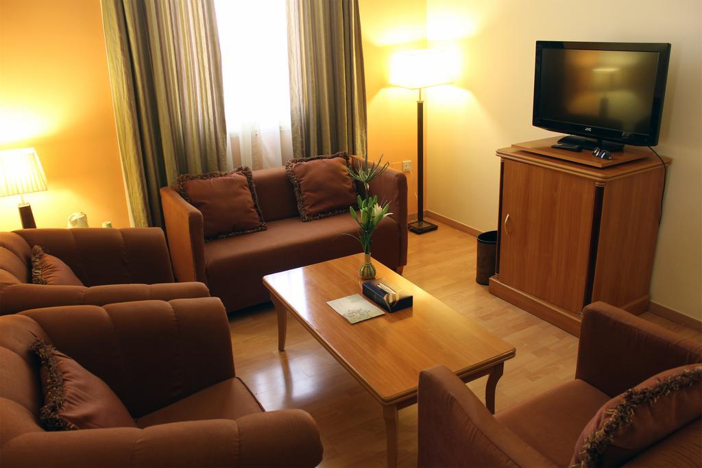 Hotel Le Royal Express Salmiya Esterno foto