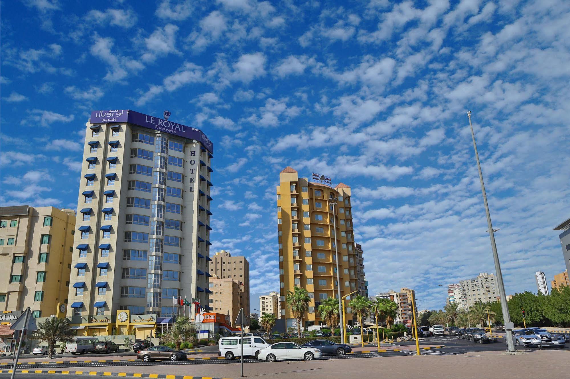 Hotel Le Royal Express Salmiya Esterno foto
